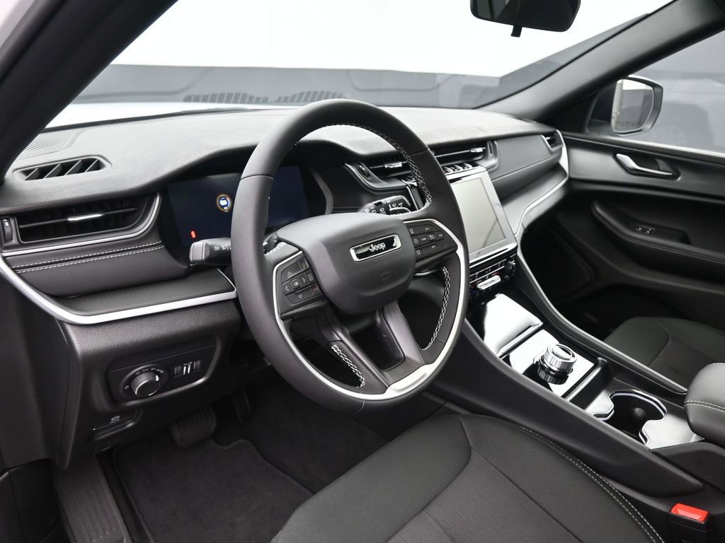 New 2025 Jeep Grand Cherokee L Laredo w/ Luxury Tech Group I image 33