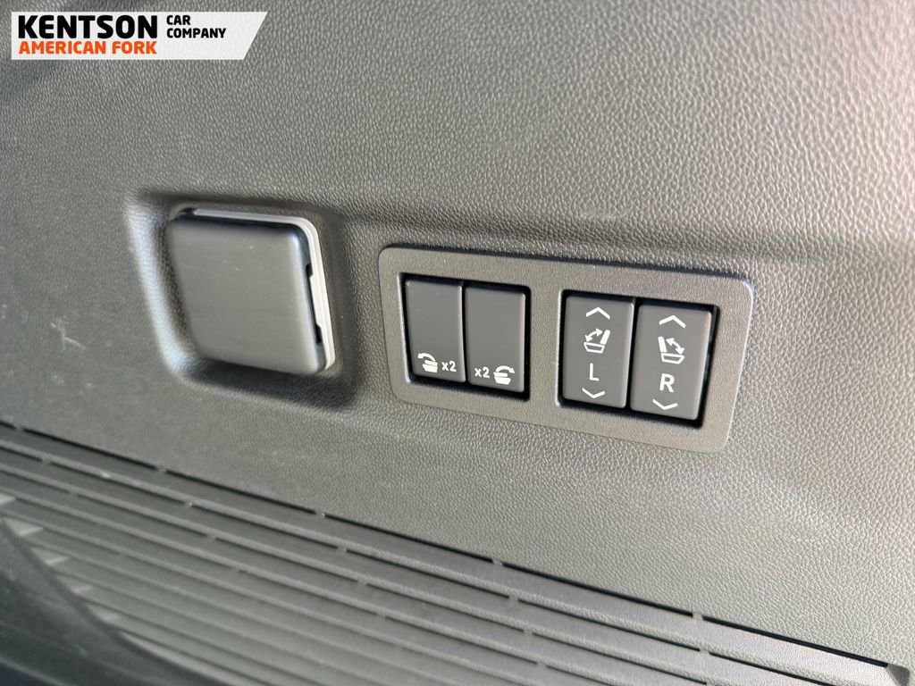 Used 2025 GMC Yukon XL Denali image 40