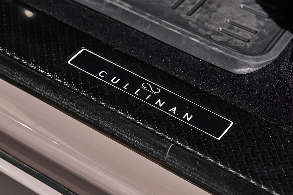 Used 2026 Rolls-Royce Cullinan Black Badge AWD/4WD image 41