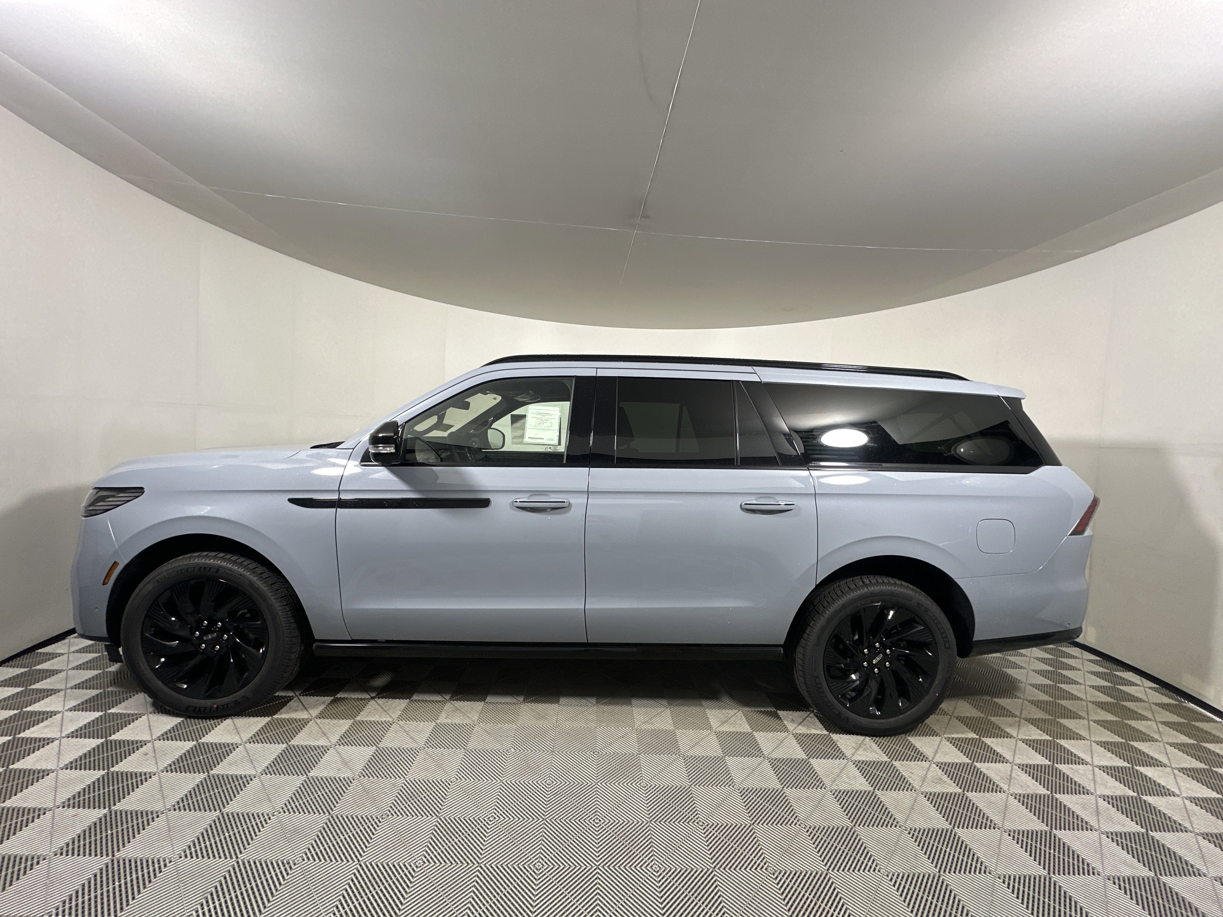 New 2025 Lincoln Navigator L Reserve image 4
