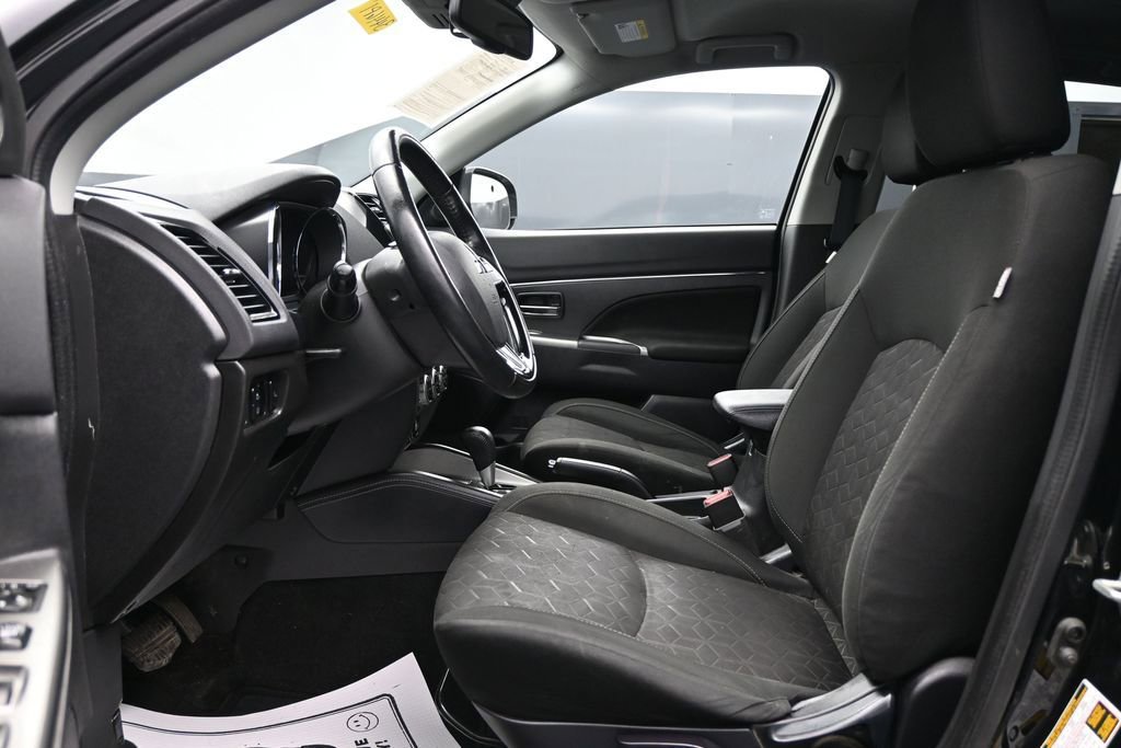 Used 2020 Mitsubishi Outlander Sport SE FWD image 9