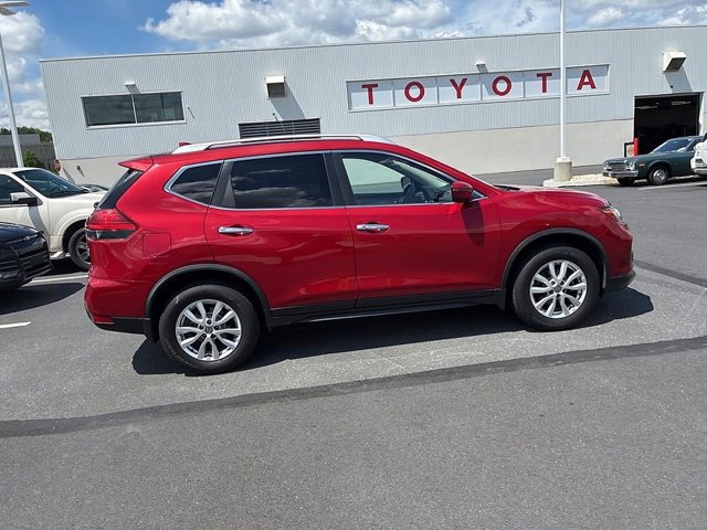 Used 2017 Nissan Rogue SV w/ SV Premium Package AWD/4WD image 6