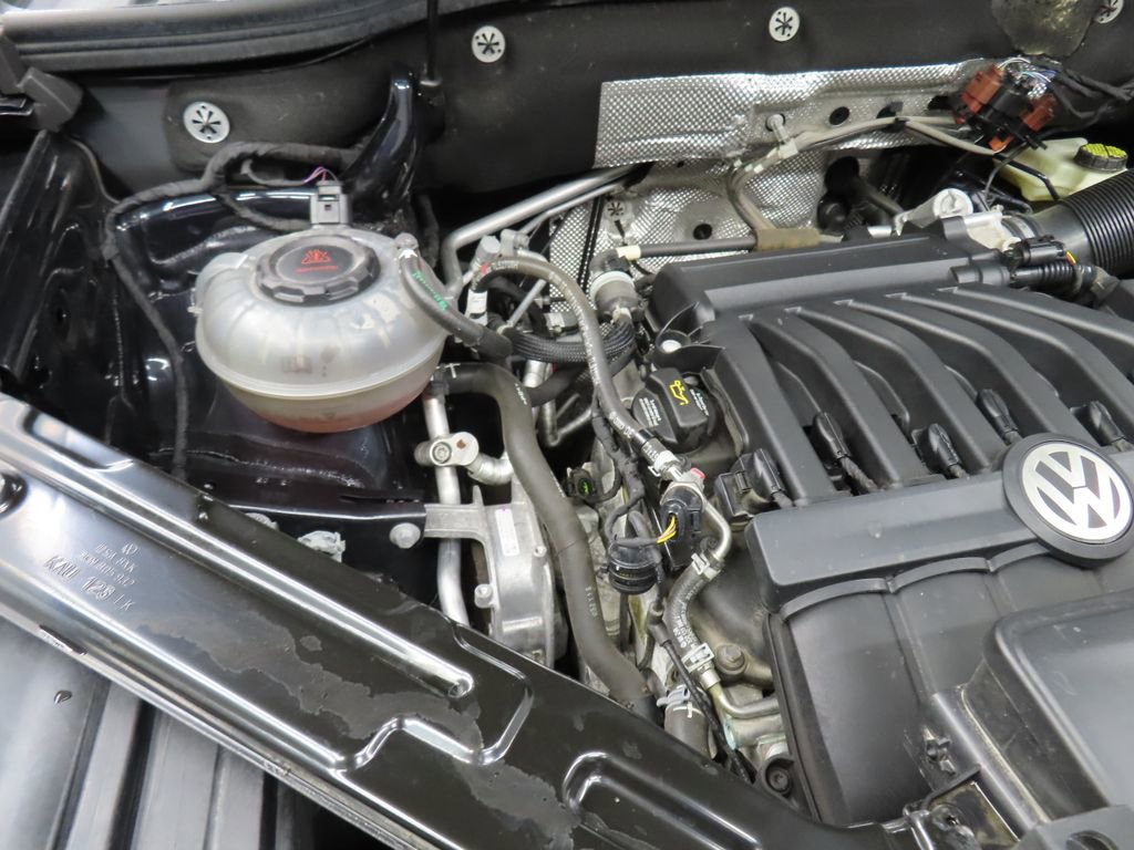 Used 2021 Volkswagen Atlas SEL R-Line image 28