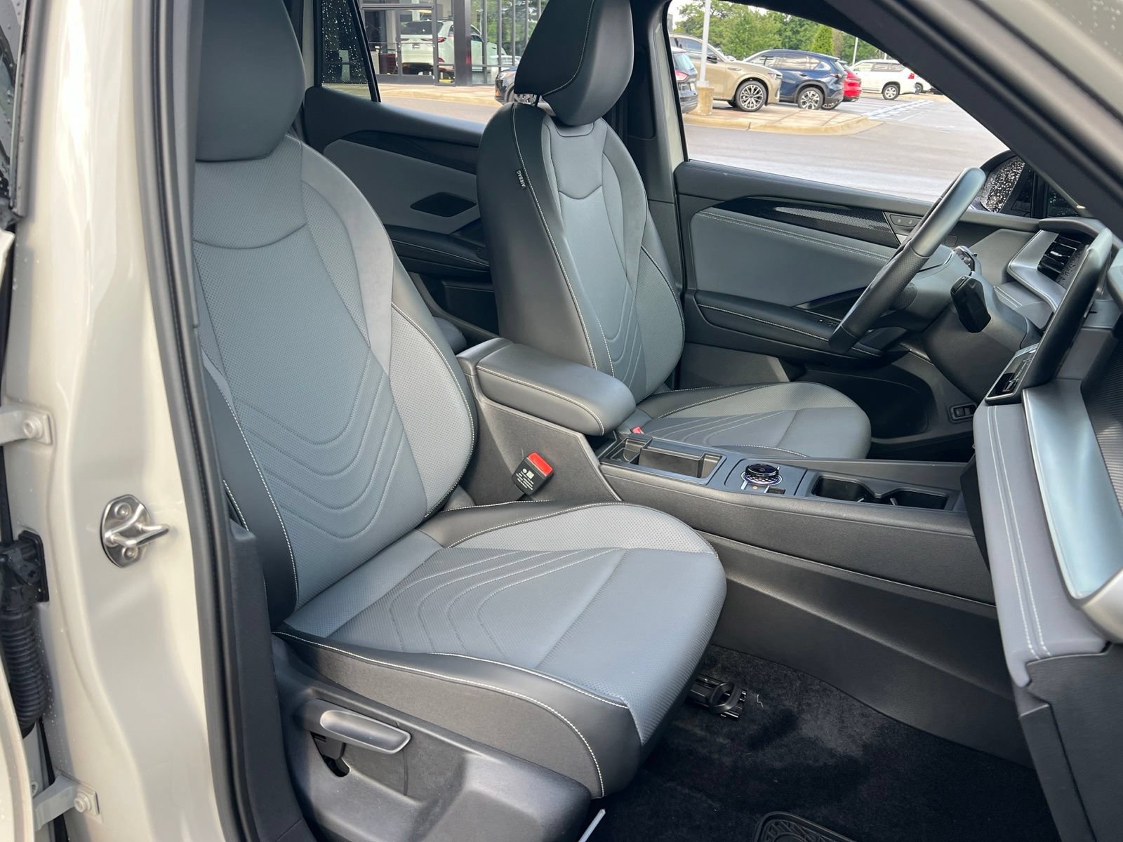 Certified 2025 Volkswagen Tiguan SE R-Line FWD image 36