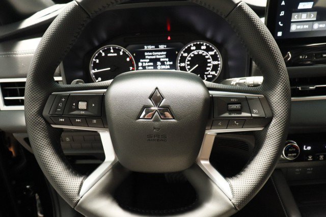 New 2026 Mitsubishi Outlander LE FWD image 8