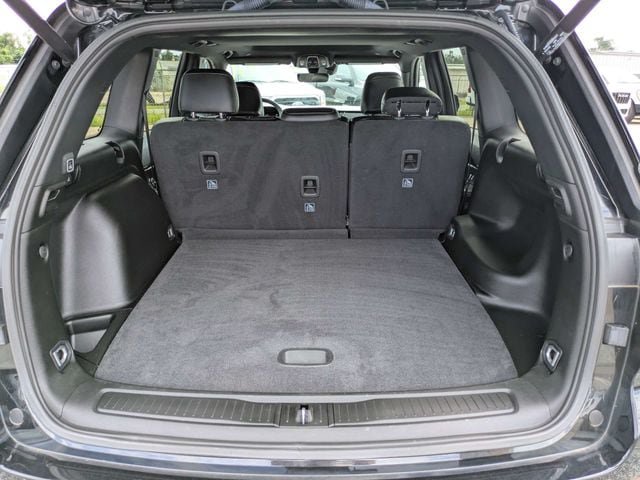 Used 2025 Jeep Grand Cherokee Altitude AWD/4WD image 12