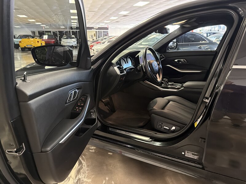 Used 2019 BMW 330i Sedan w/ Convenience Package RWD image 14