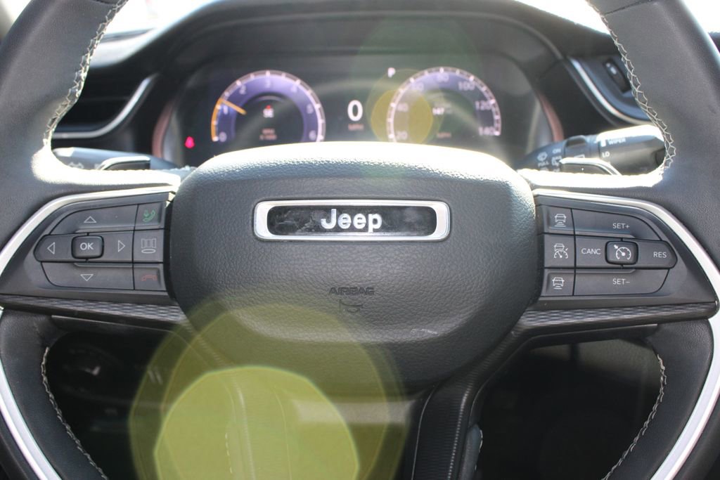 Used 2023 Jeep Grand Cherokee L Laredo image 13