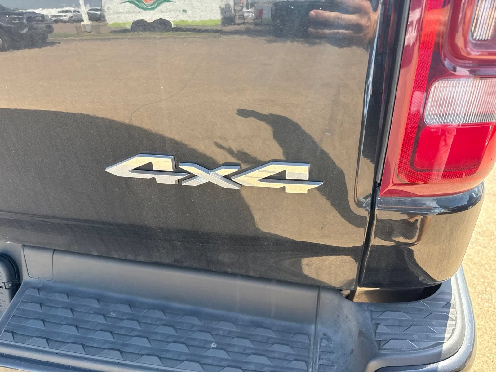 Used 2024 RAM 1500 Laramie AWD/4WD image 11