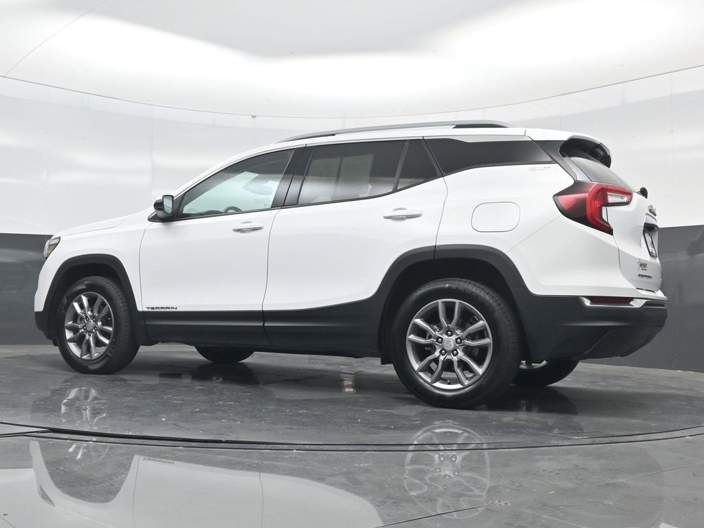 Used 2024 GMC Terrain SLT image 46