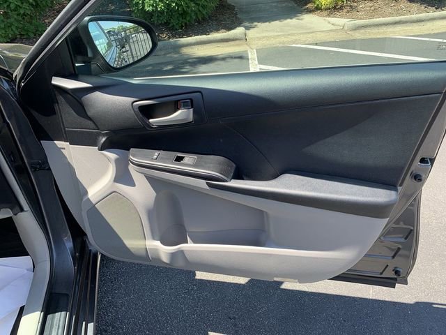 Used 2012 Toyota Camry LE FWD image 13