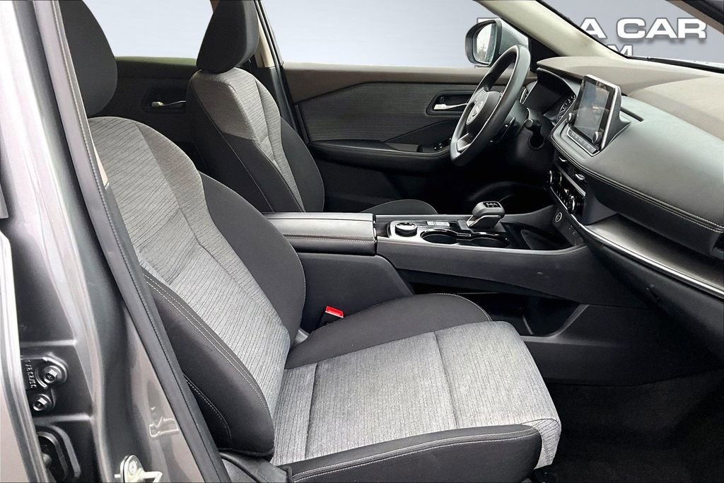 Used 2023 Nissan Rogue SV image 7