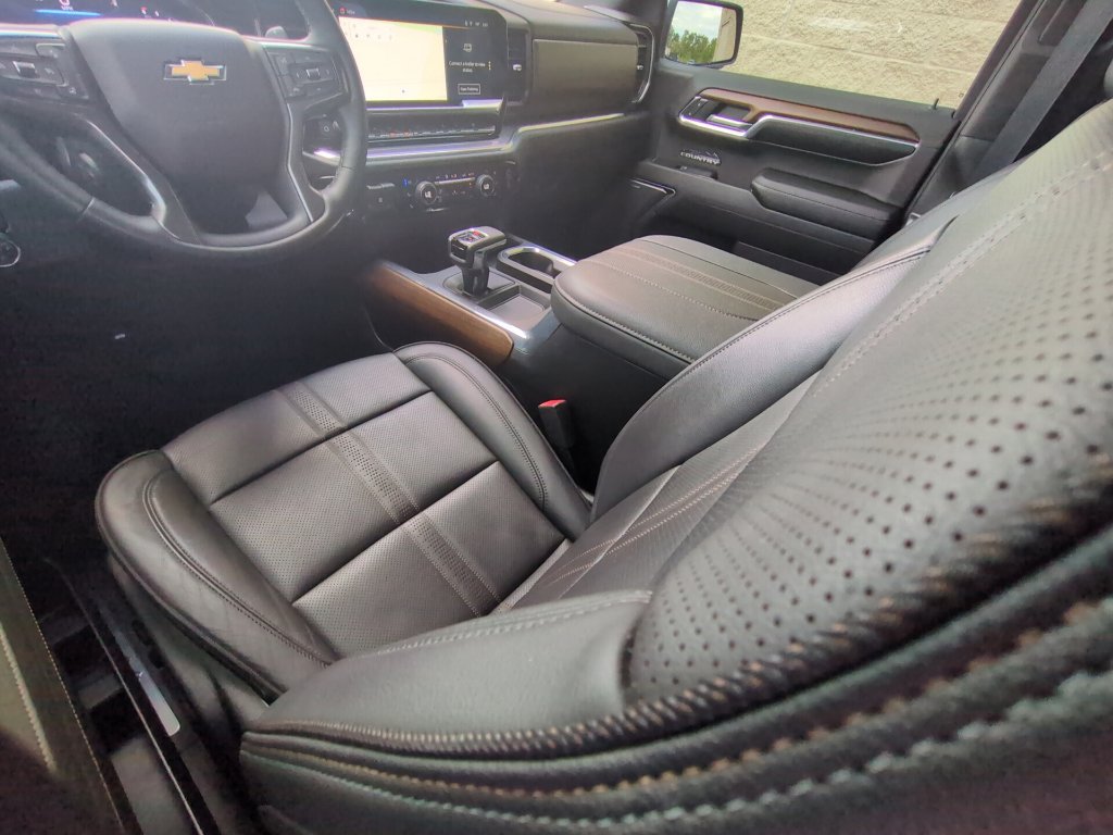Used 2024 Chevrolet Silverado 1500 High Country w/ Technology Package AWD/4WD image 23