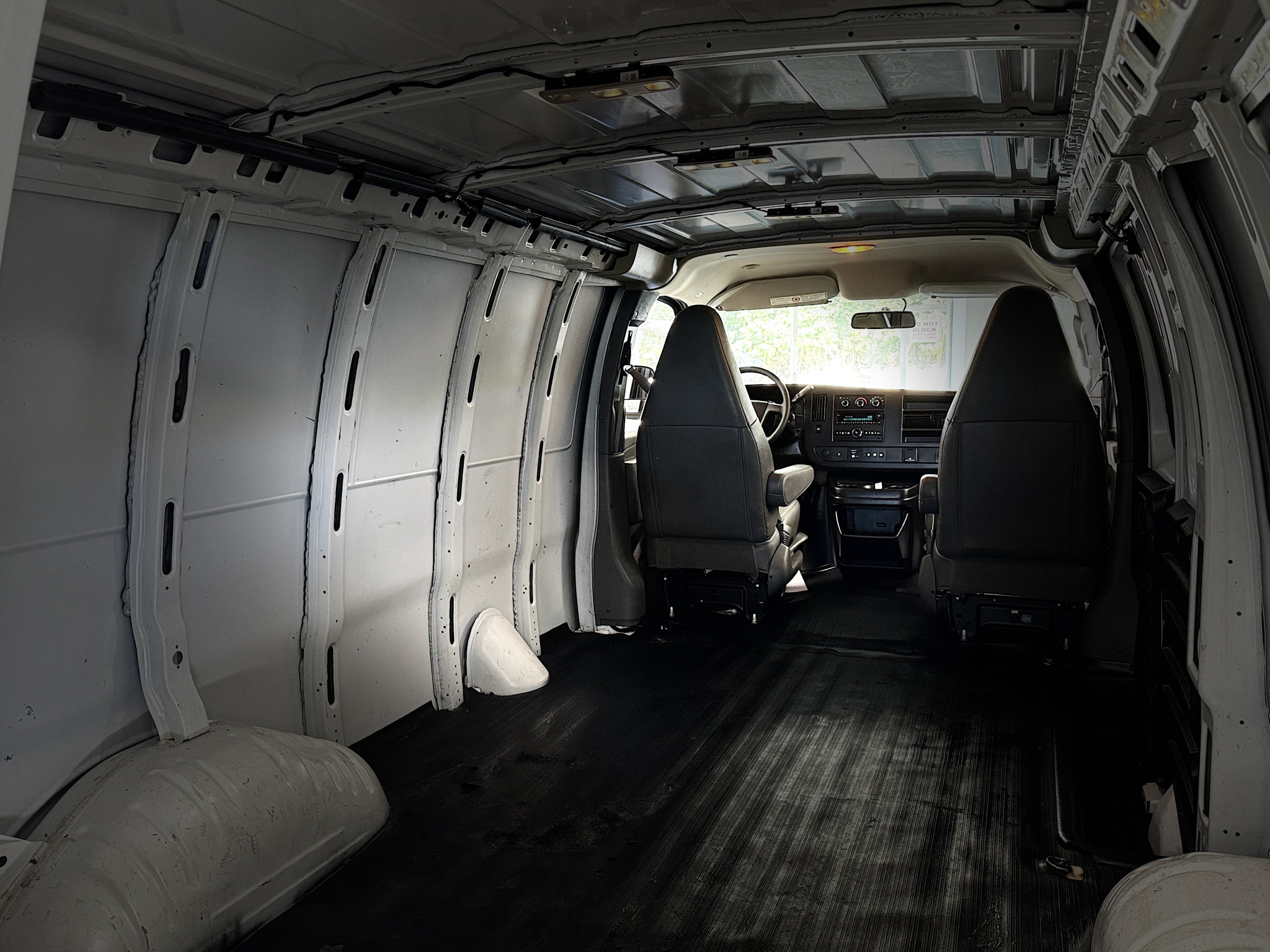 Used 2019 Chevrolet Express 2500 RWD image 22