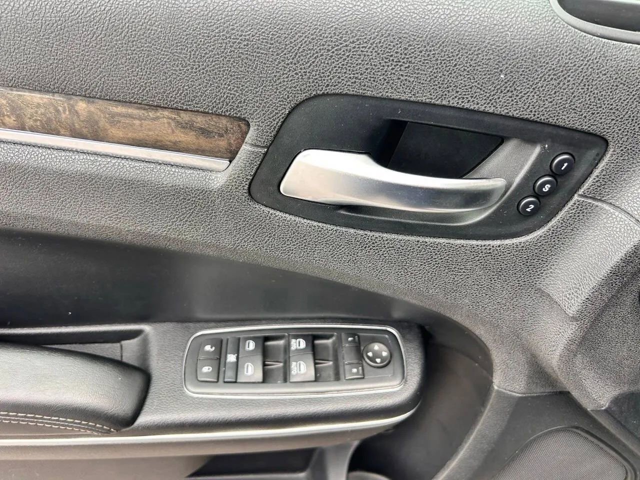 Used 2016 Chrysler 300 C w/ Safetytec Plus Group image 15