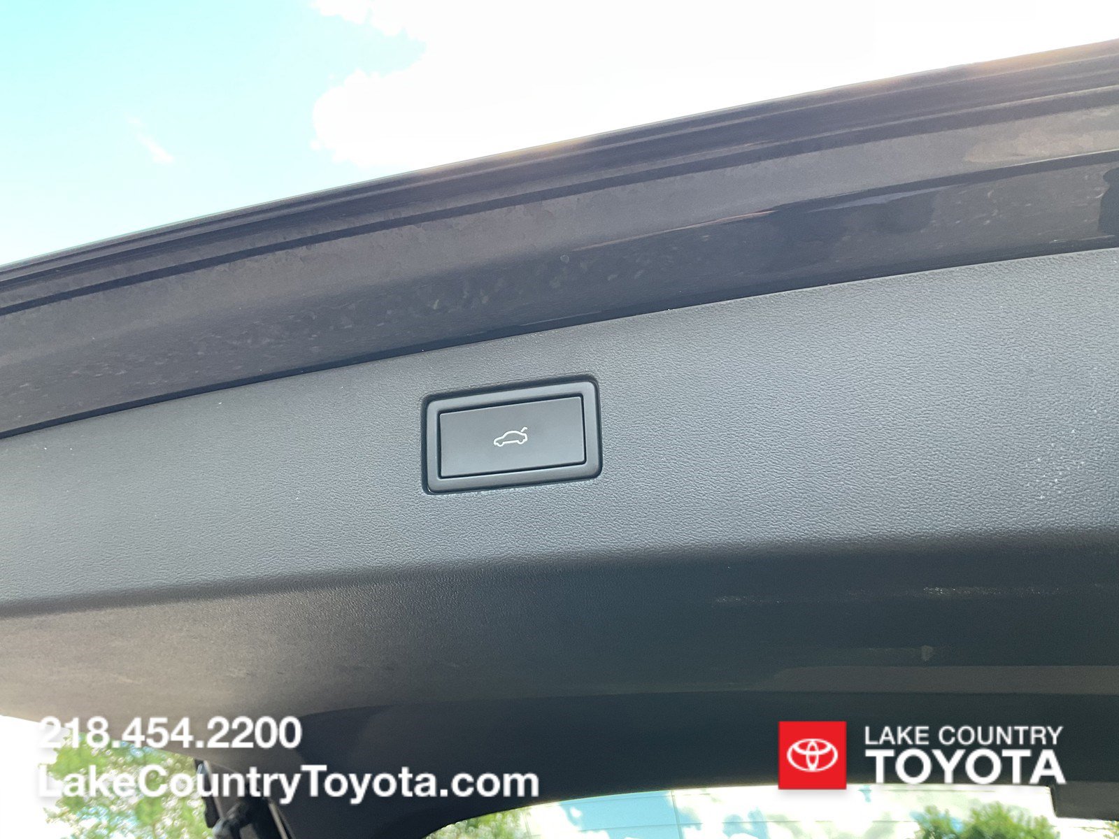 Used 2026 Volkswagen Tiguan SE AWD/4WD image 12