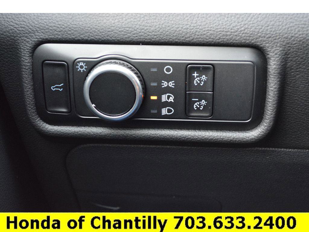 Used 2024 Ford Explorer XLT image 24