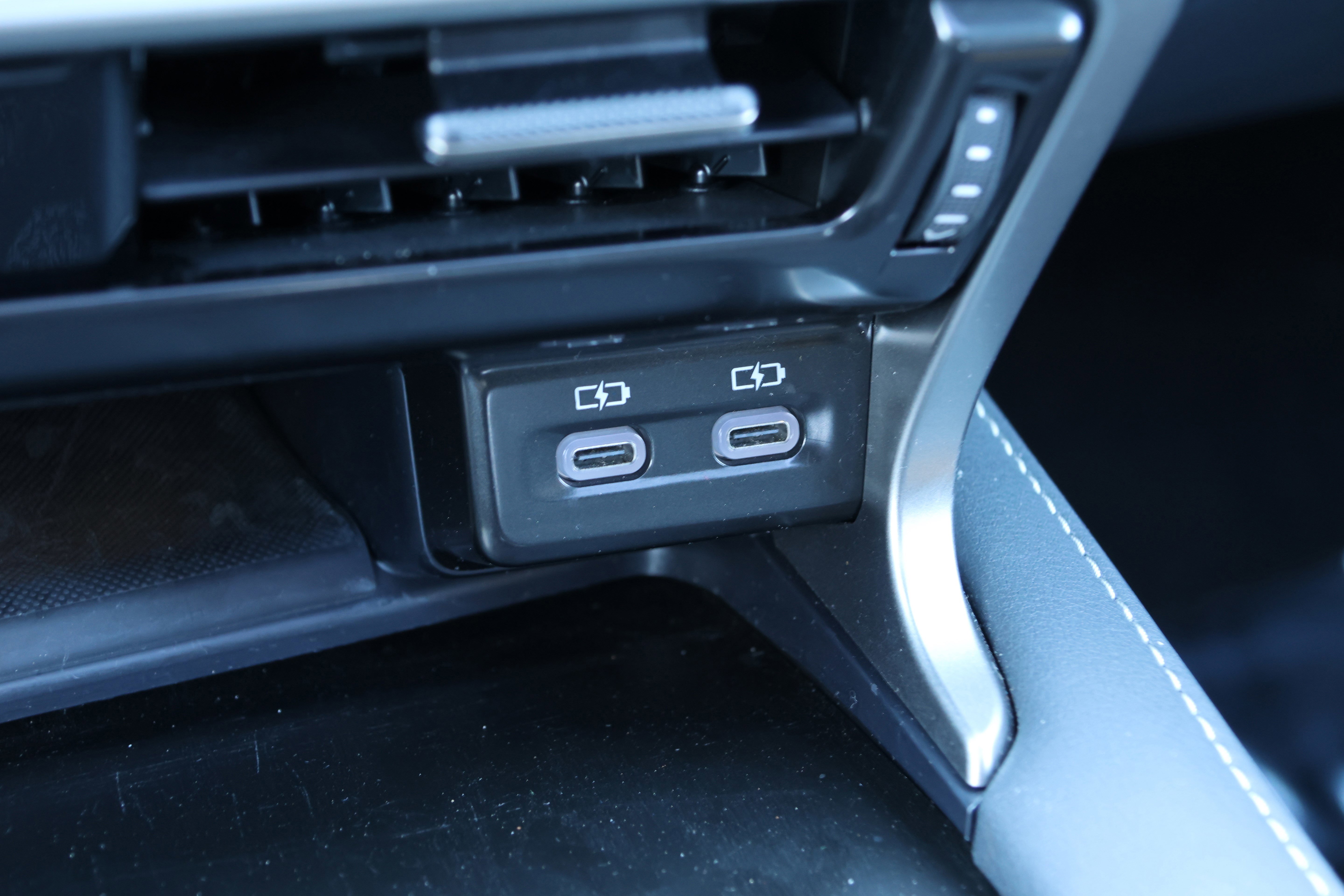 Used 2025 Lexus RX 350 Premium w/ Accessory Package (Z1) image 27