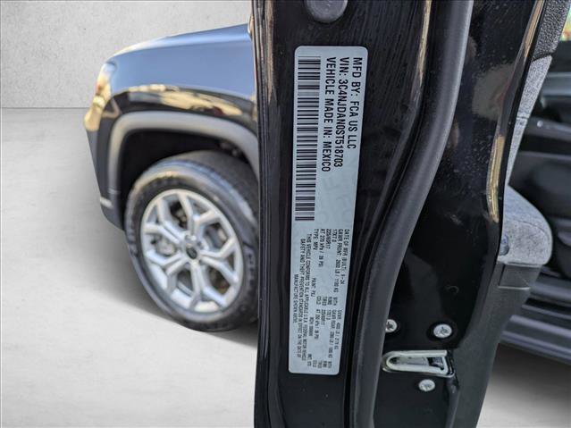 Used 2025 Jeep Compass Sport w/ Mopar Graphics Package image 21