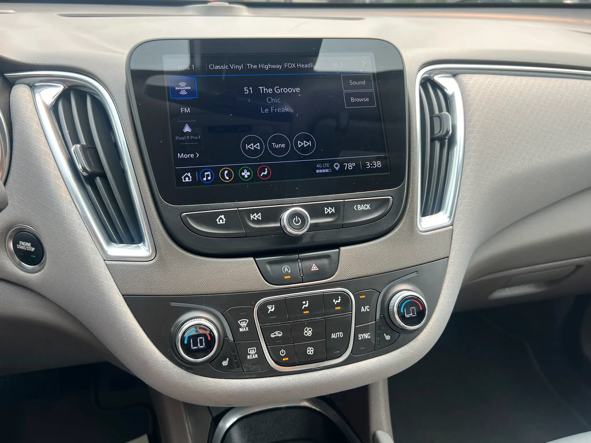 Used 2021 Chevrolet Malibu LT FWD image 20