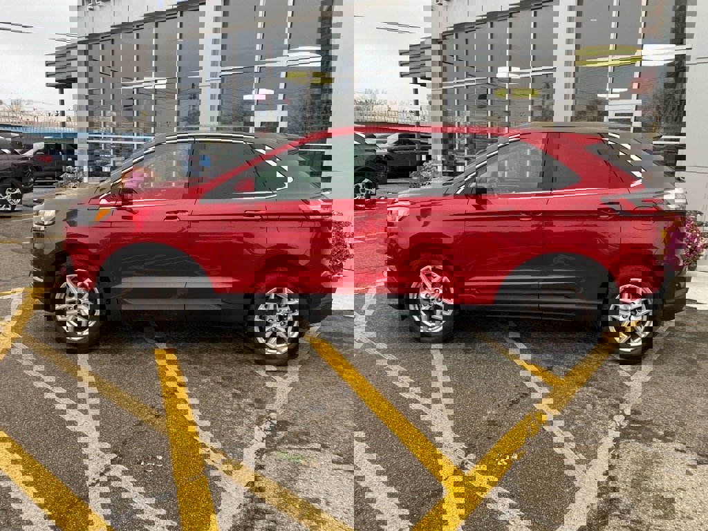 Used 2024 Ford Edge SEL w/ Convenience Package image 2