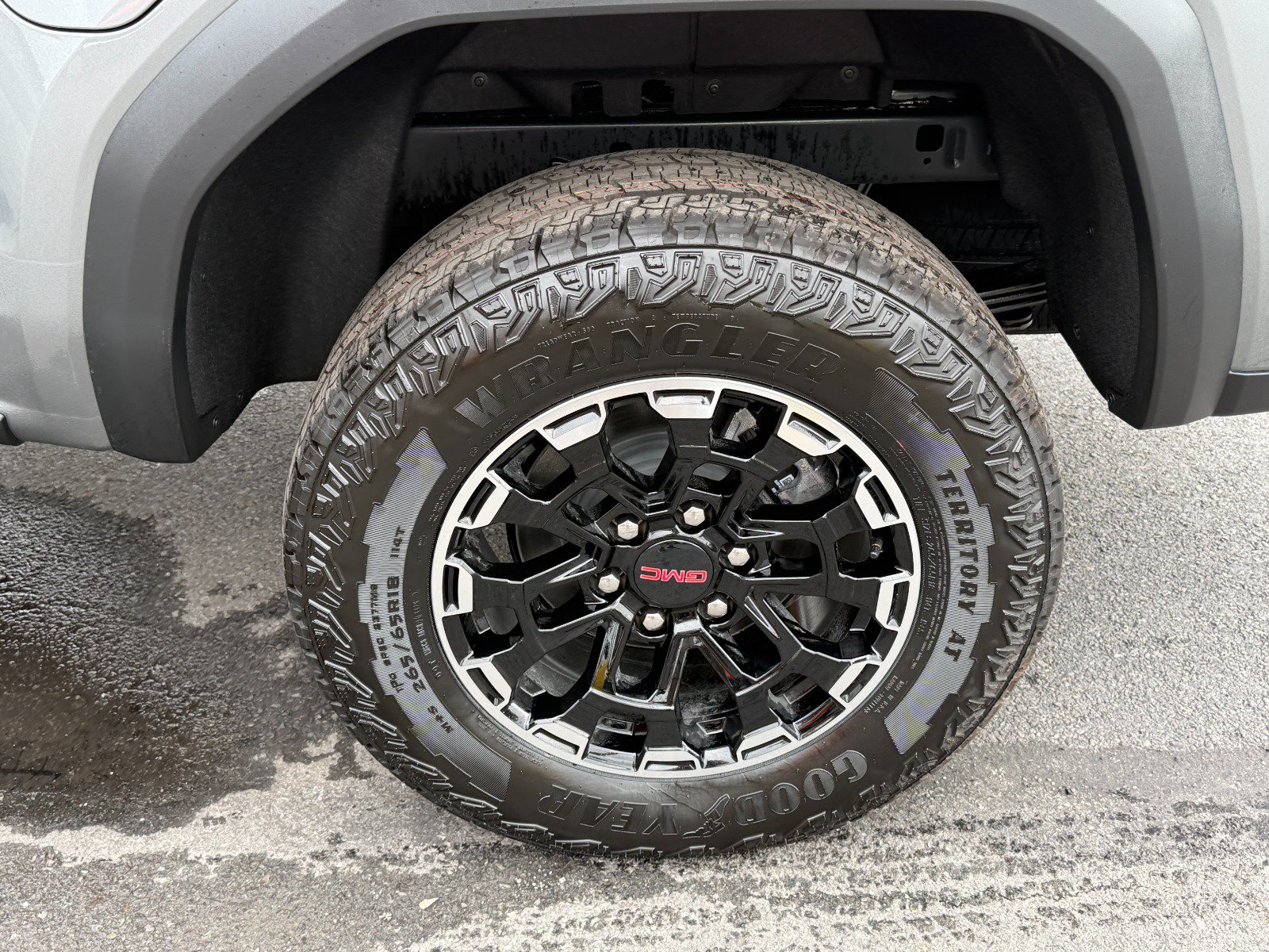 New 2026 GMC Canyon AT4 w/ Off-Road Front Bumper Package AWD/4WD image 10