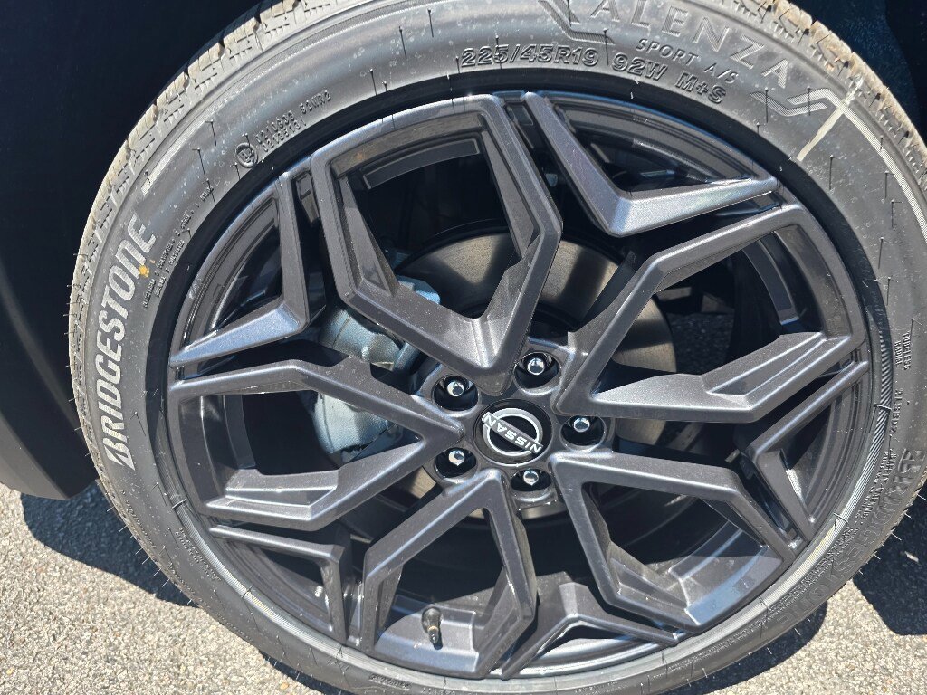 New 2026 Nissan Kicks SR w/ Cold Weather Package AWD/4WD image 9