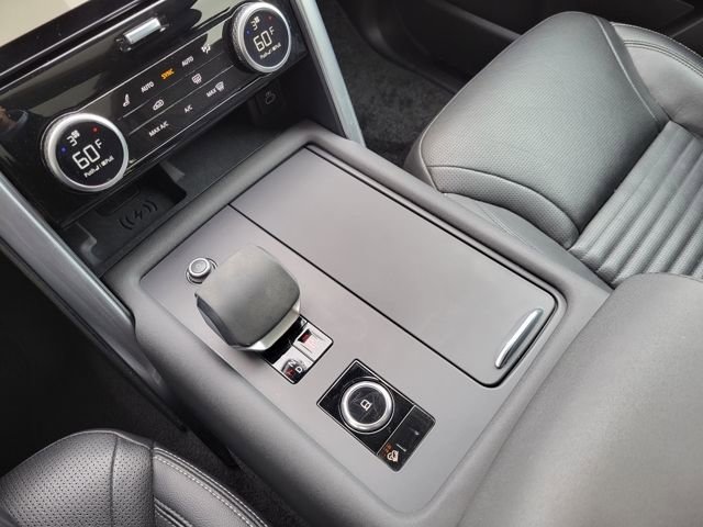 Used 2024 Land Rover Discovery S image 36