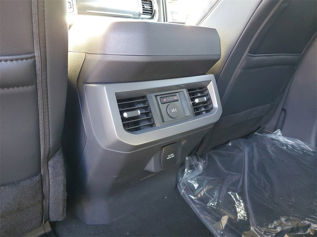 New 2026 Ford F250 Lariat w/ Black Appearance Package image 32