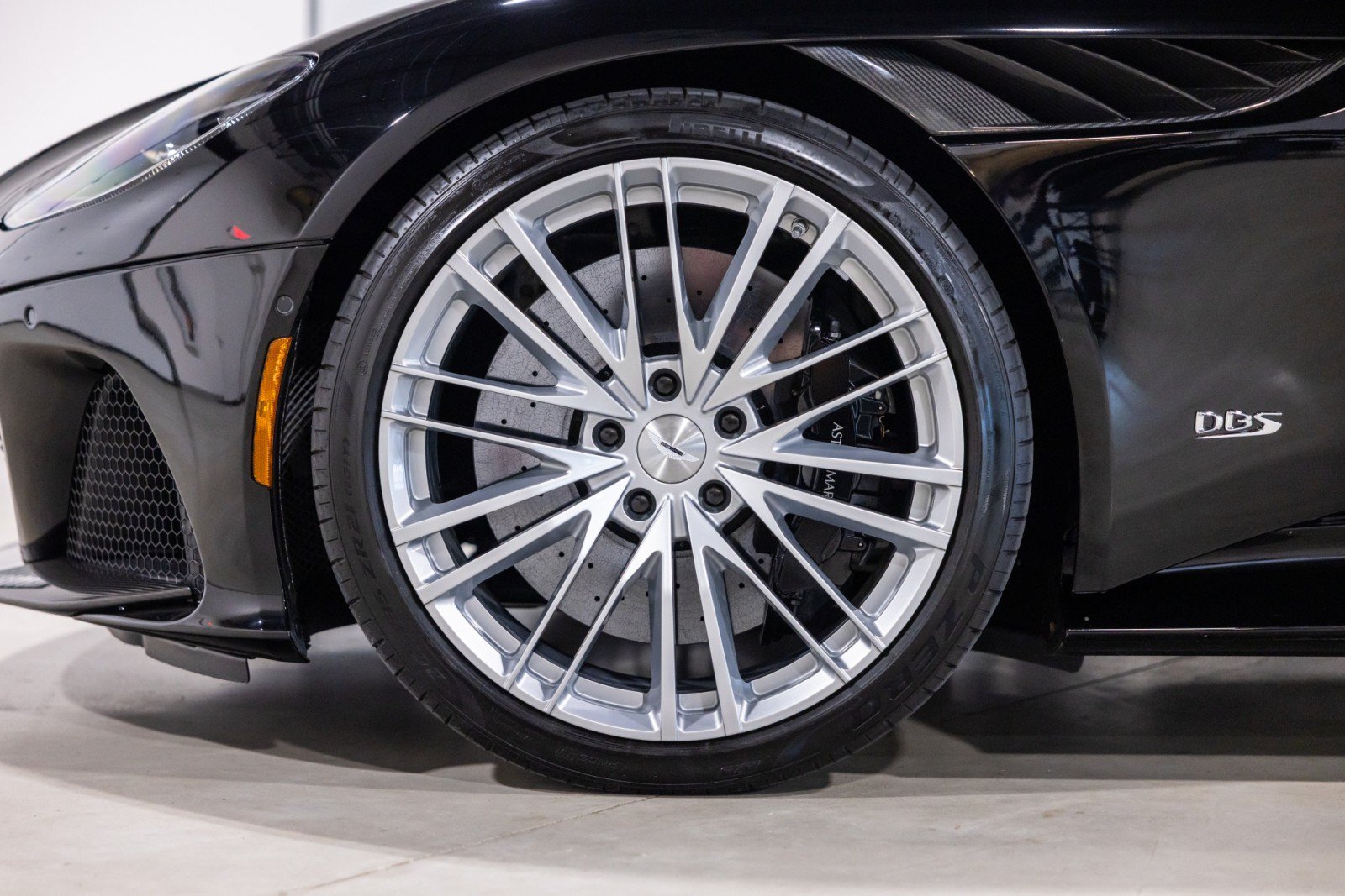 Used 2022 Aston Martin DBS Superleggera RWD image 21