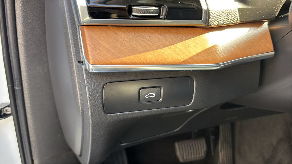 Certified 2023 Volvo XC90 B6 Plus AWD/4WD image 13
