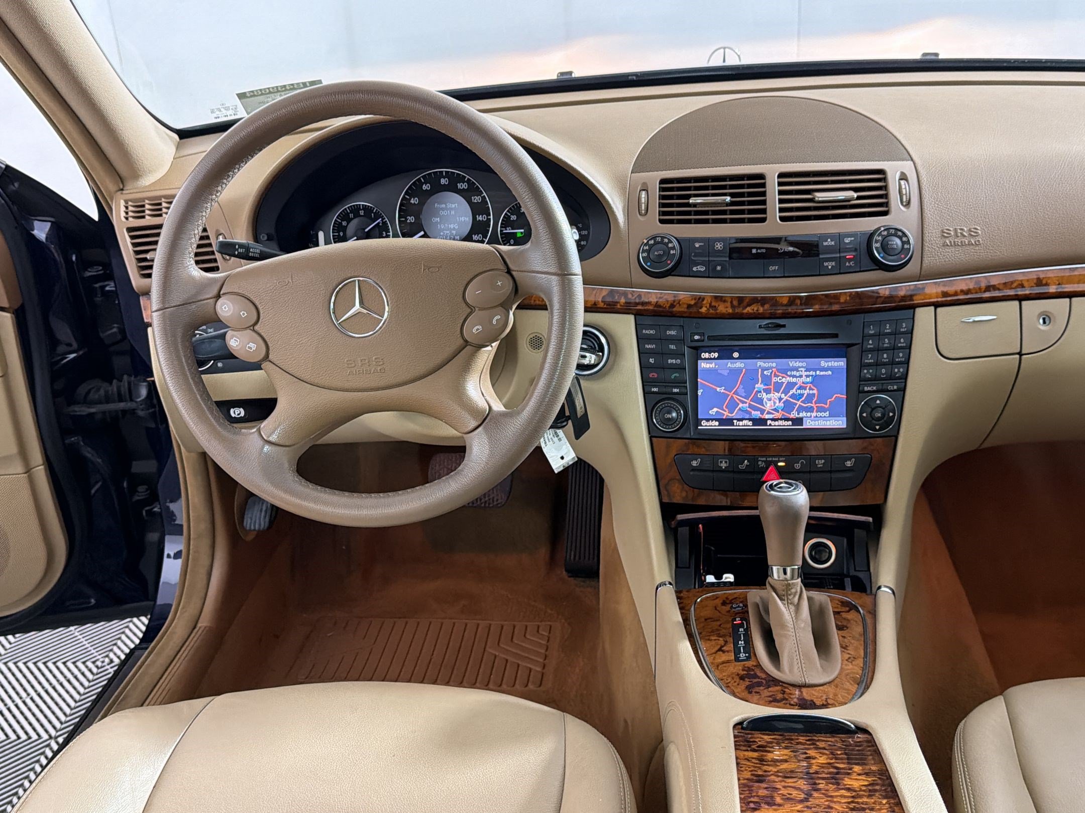 Used 2009 Mercedes-Benz E 350 4MATIC Sedan image 27