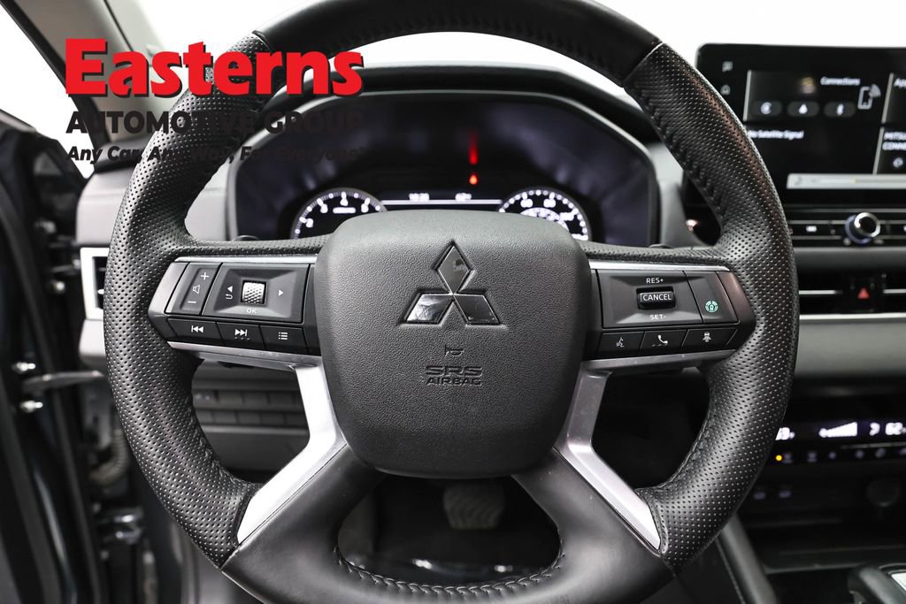 Used 2025 Mitsubishi Outlander SE FWD image 10