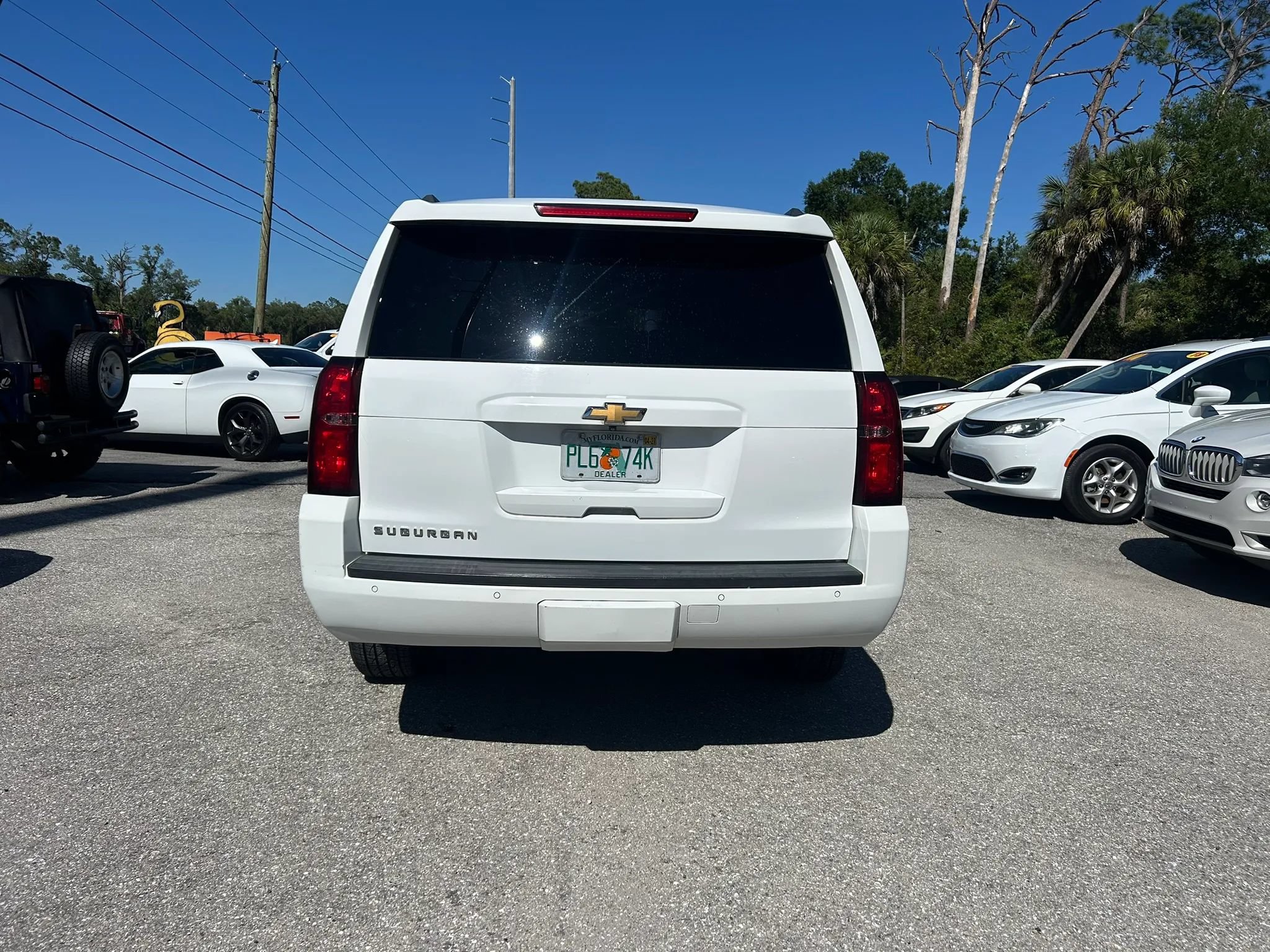 Used 2017 Chevrolet Suburban LT RWD image 4