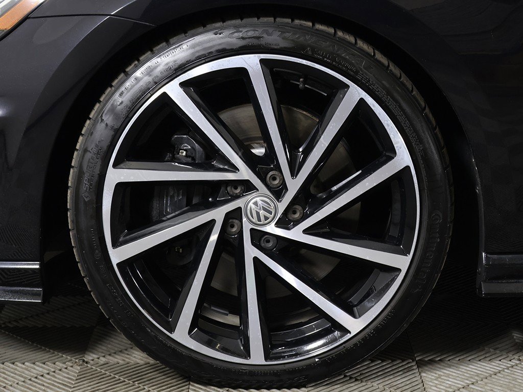Used 2018 Volkswagen Golf R 4-Door image 21