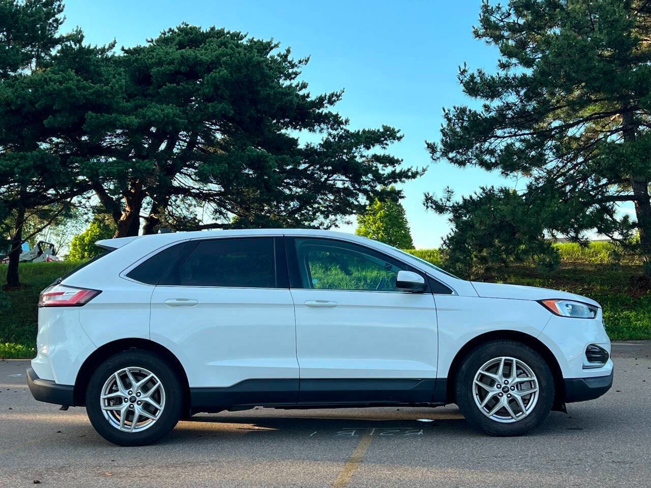Used 2024 Ford Edge SEL image 2