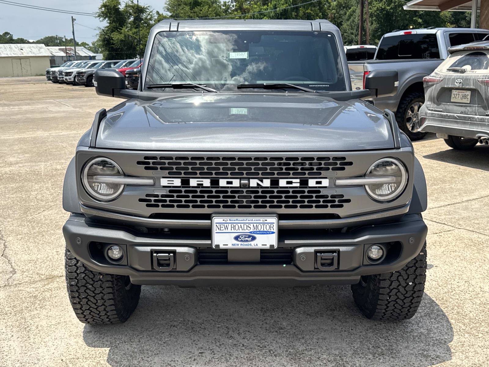 New 2025 Ford Bronco Badlands image 2