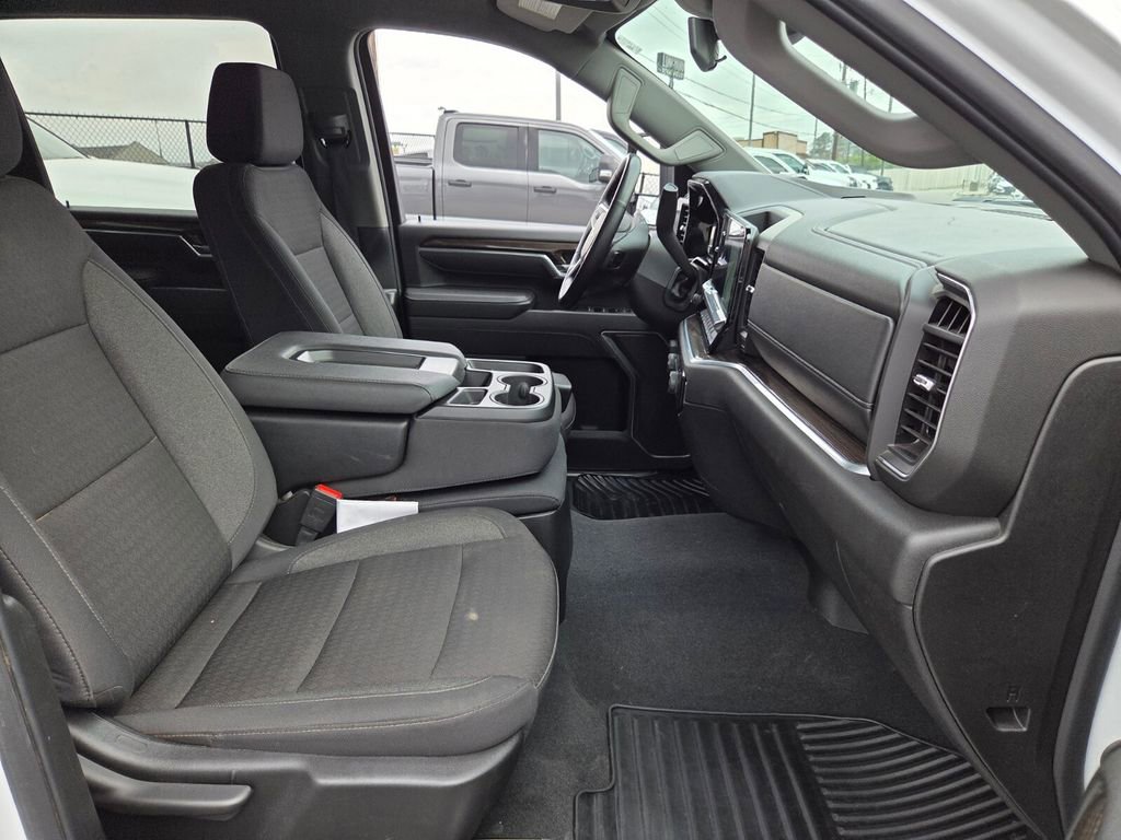 Used 2025 Chevrolet Silverado 2500 LT w/ Convenience Package image 15