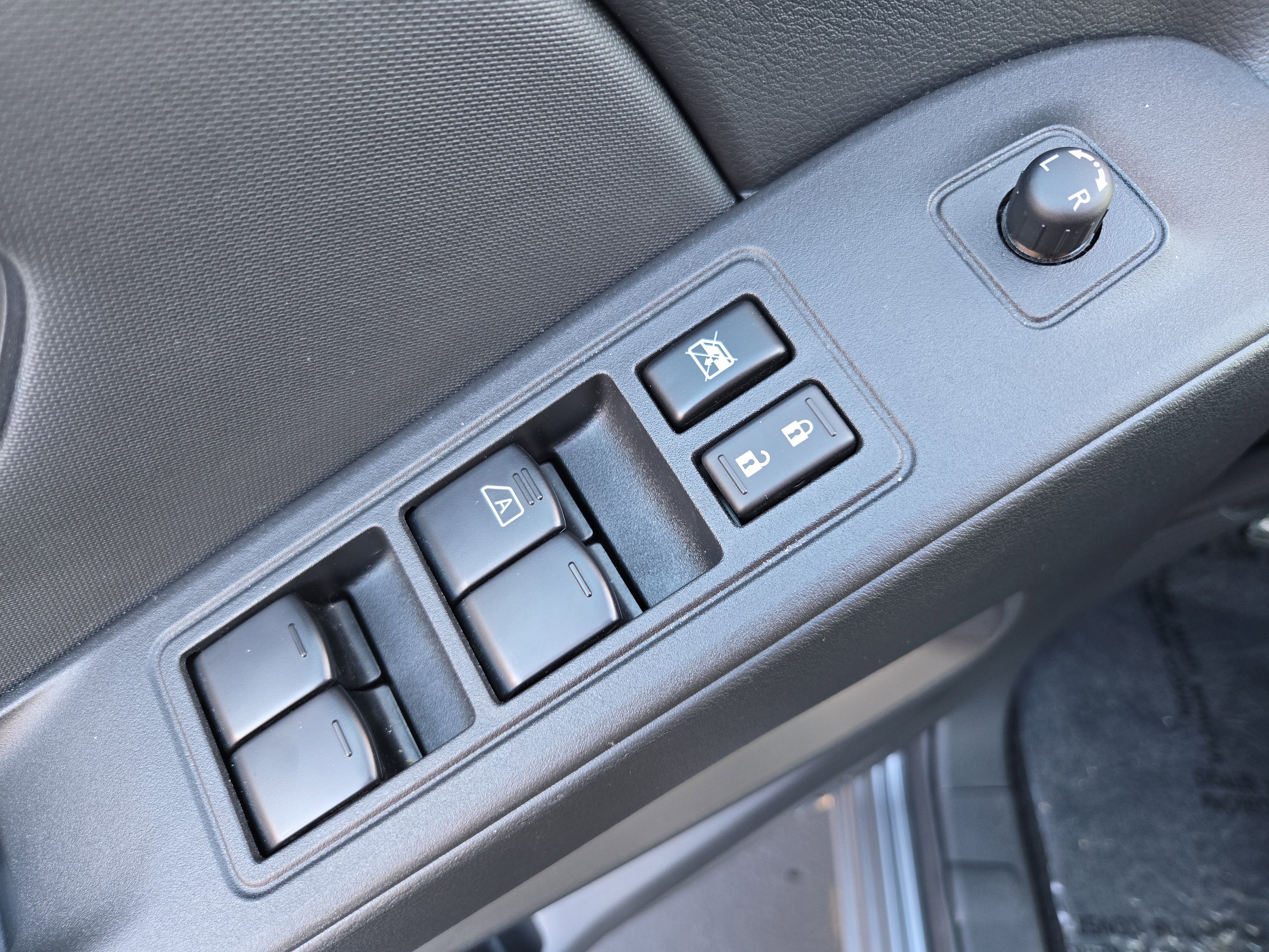 Certified 2024 Nissan Frontier SL w/ Technology Package image 15