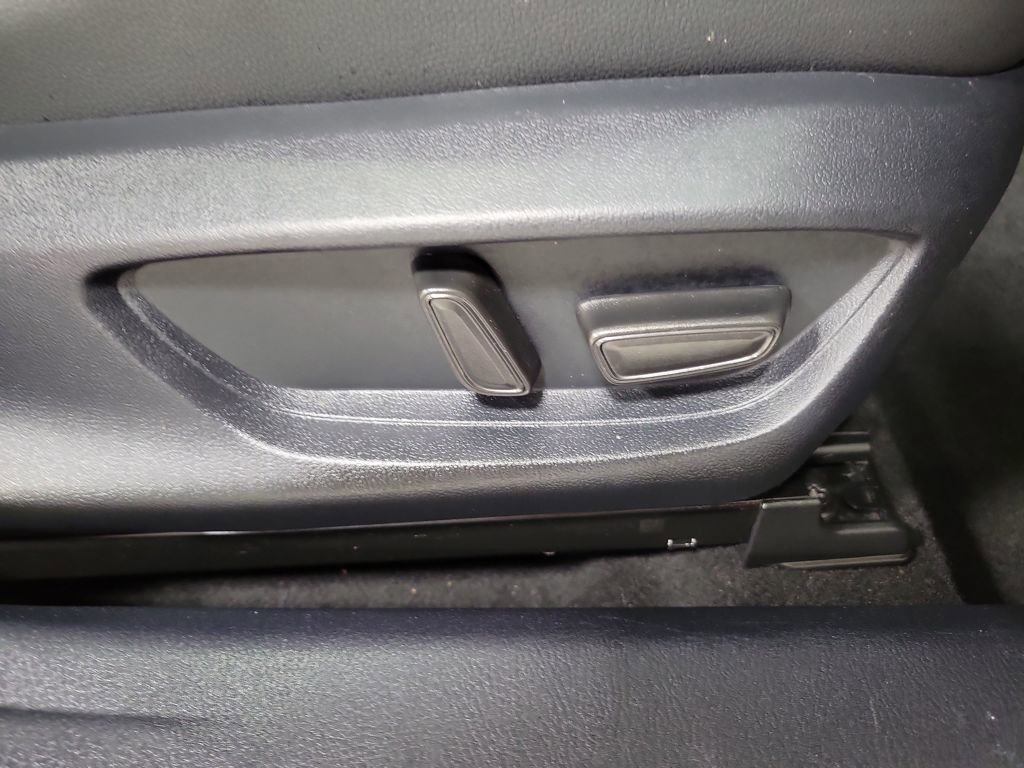 Used 2025 Toyota Camry XLE image 5