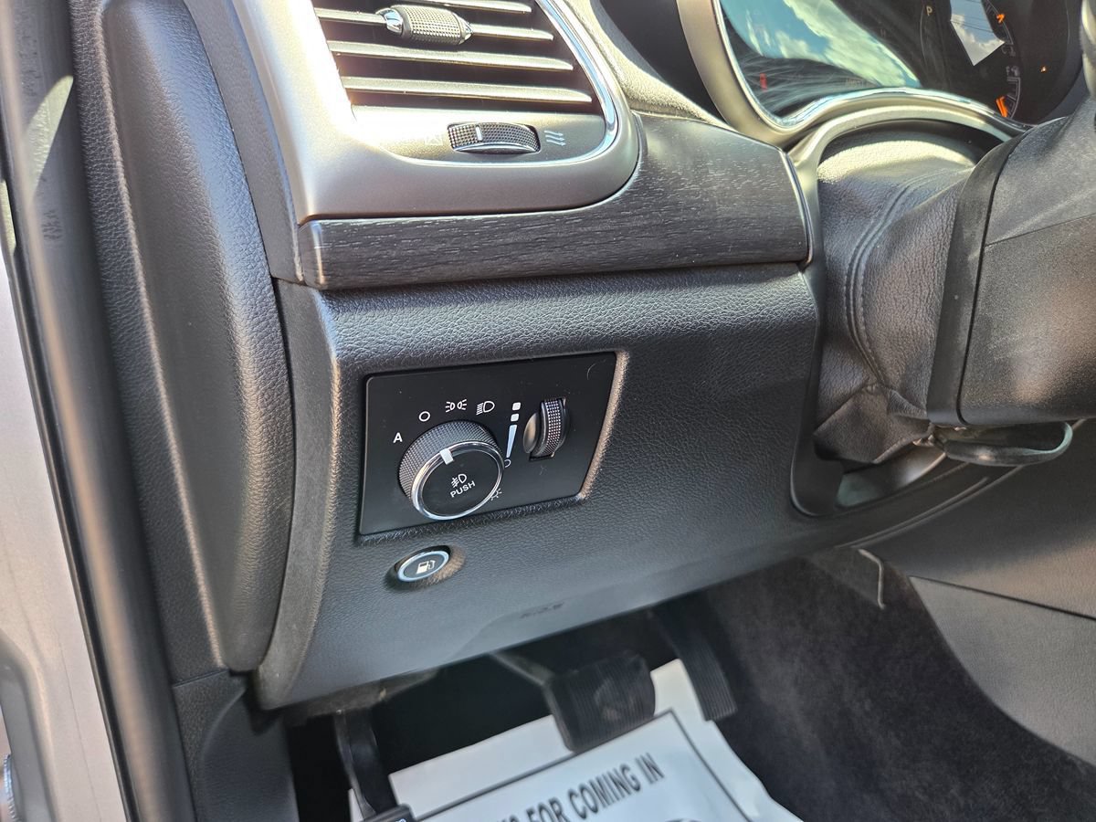 Used 2018 Jeep Grand Cherokee Altitude RWD image 35
