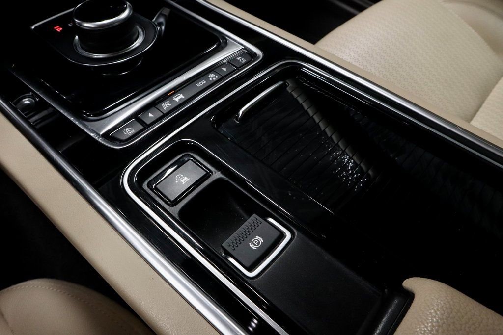 Used 2020 Jaguar XF Prestige image 31