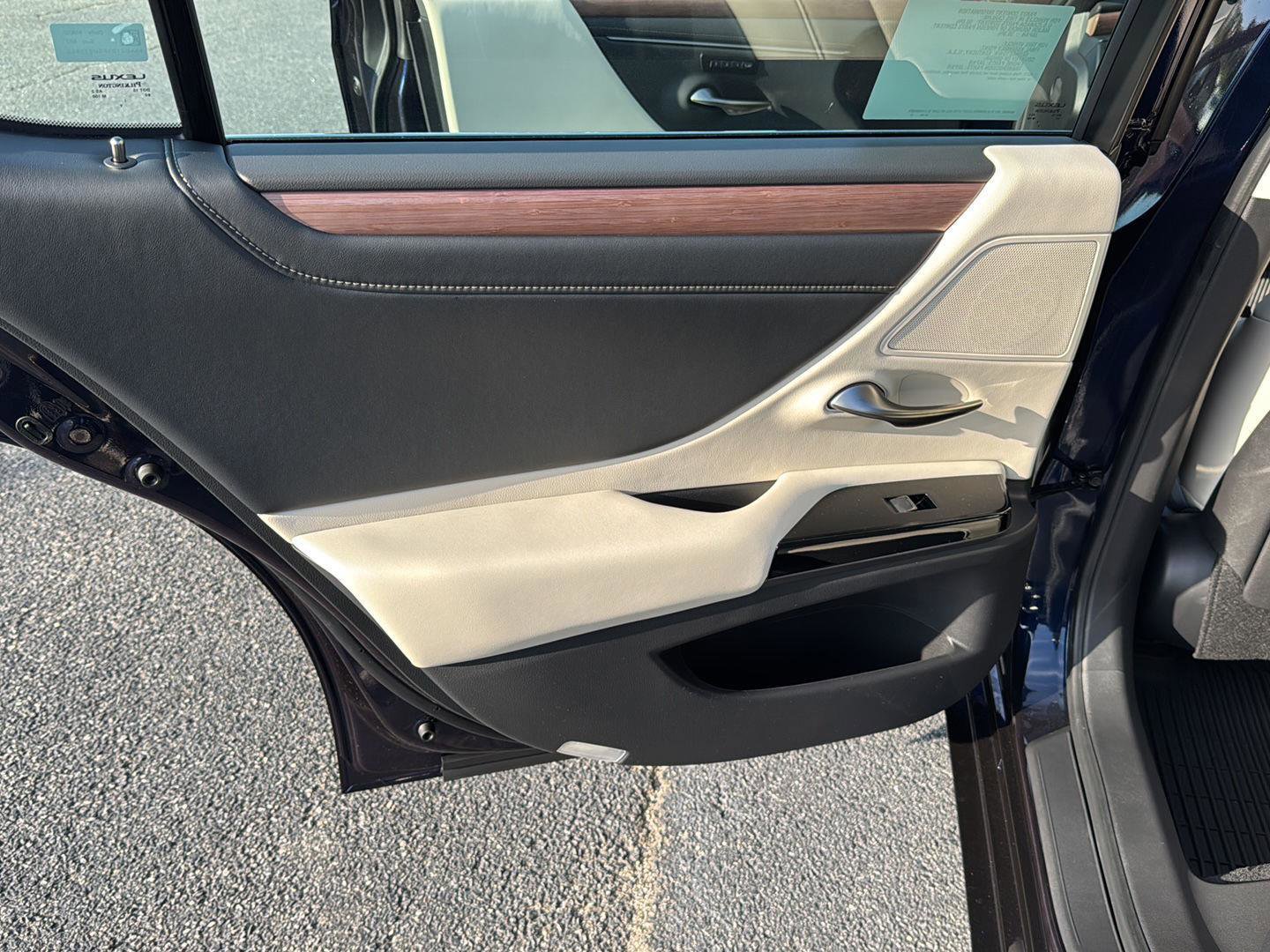 New 2025 Lexus ES 350 w/ Premium Package image 14