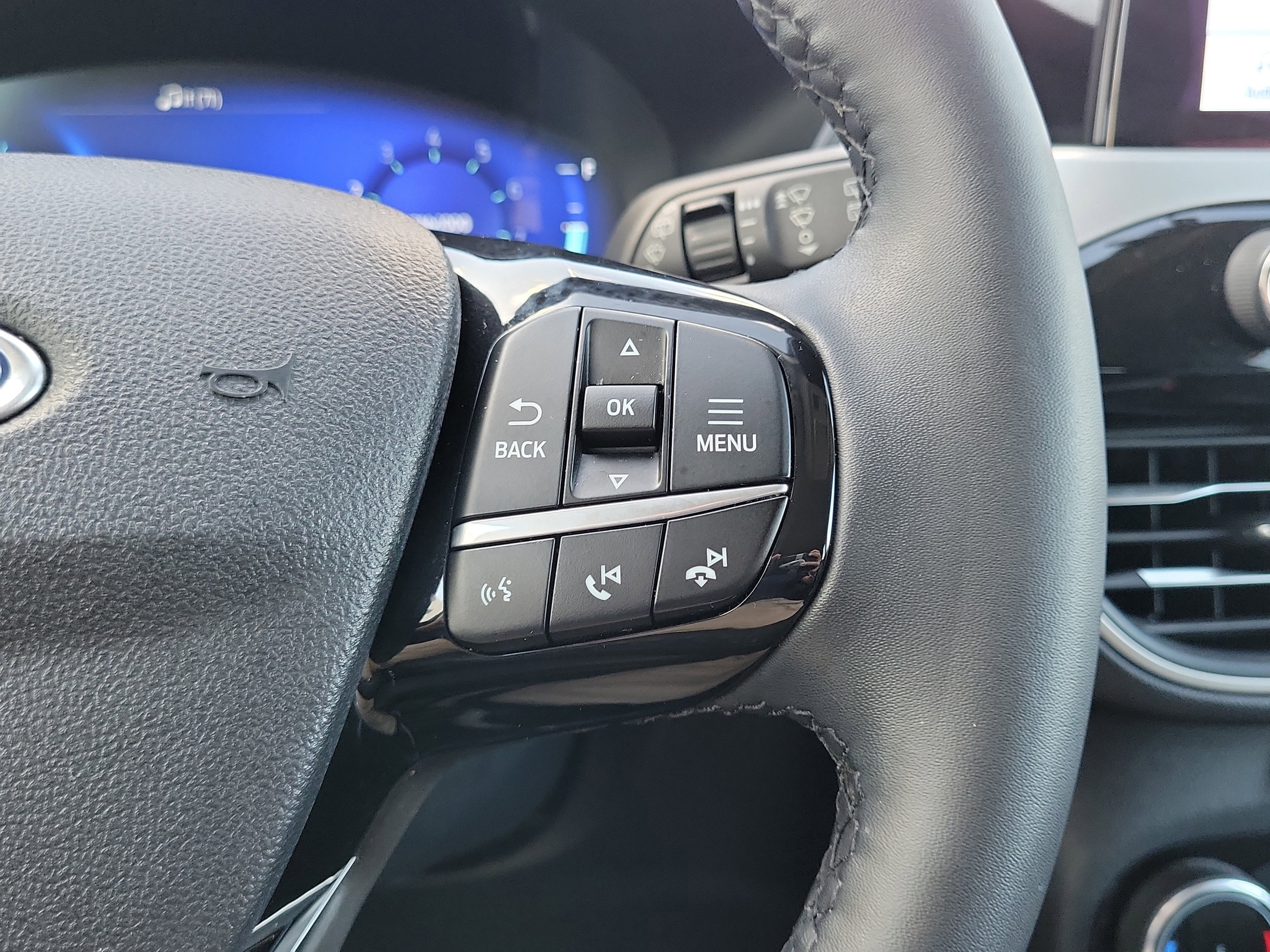 Used 2022 Ford Escape SEL w/ Technology Package image 17