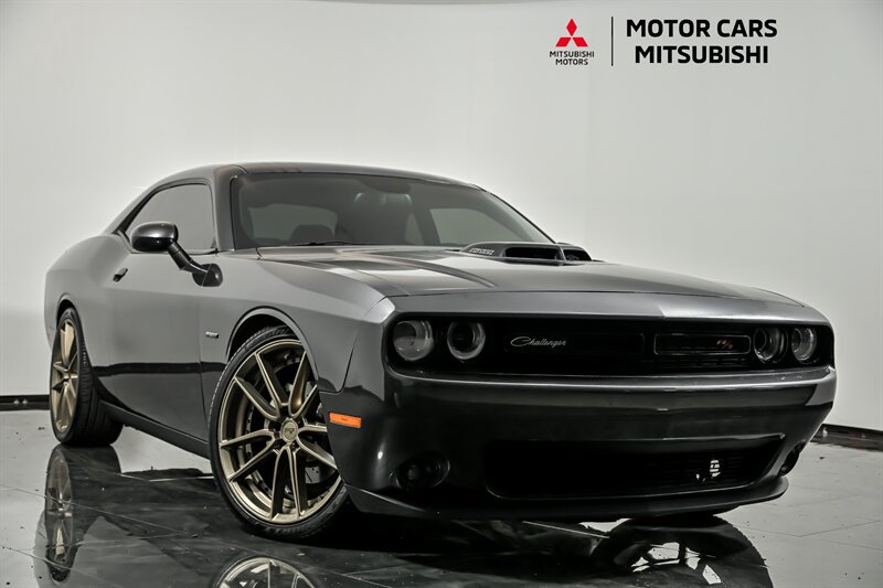 Used 2016 Dodge Challenger R/T Plus RWD image 1