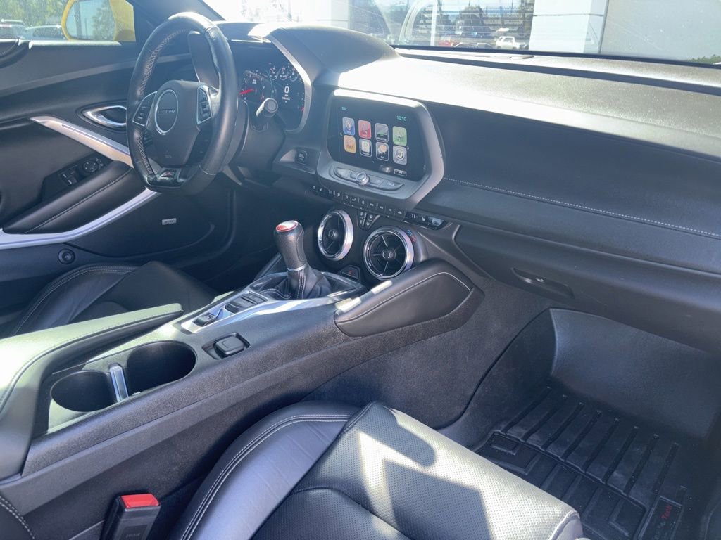 Used 2016 Chevrolet Camaro SS RWD image 18