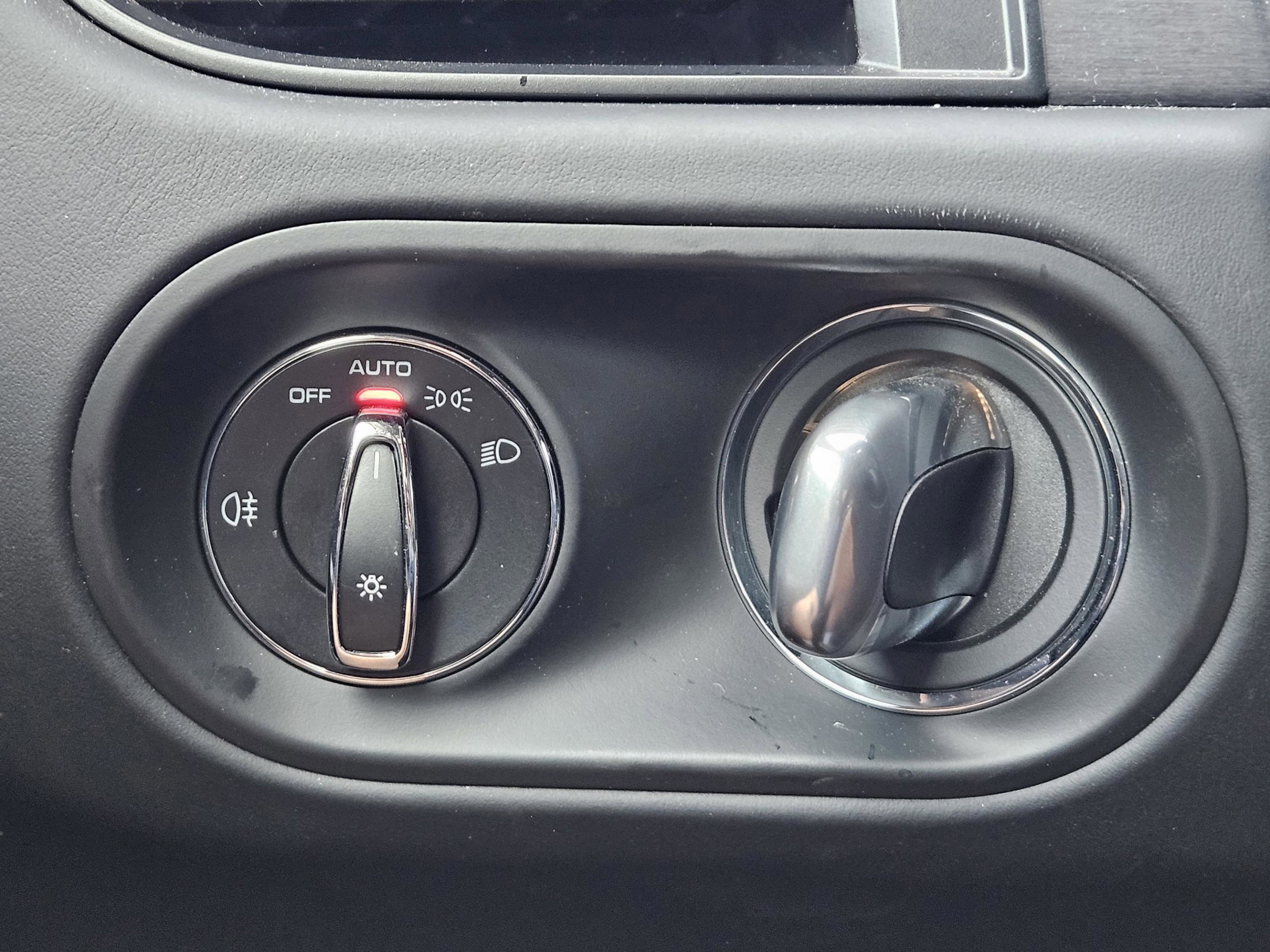 Certified 2024 Porsche Macan GTS image 21