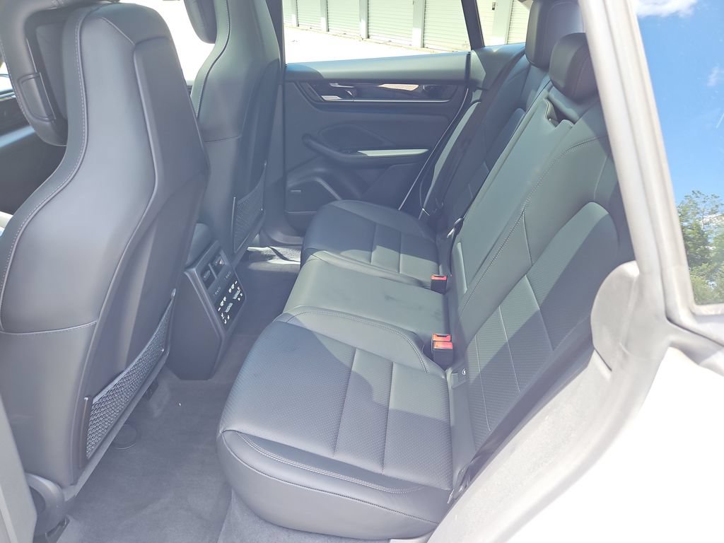 Certified 2025 Porsche Macan 4 Electric AWD/4WD image 37
