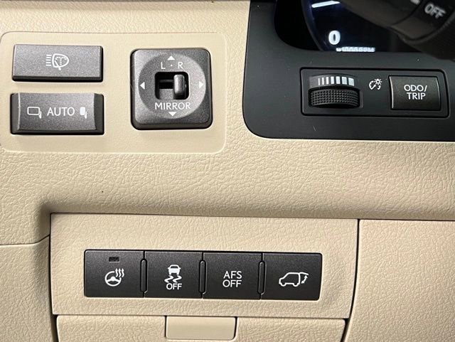 Used 2015 Lexus LX 570 4WD w/ Luxury Package image 31