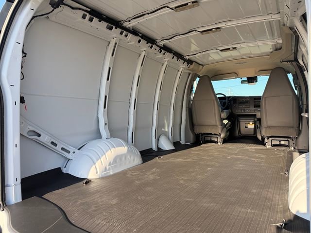 New 2025 Chevrolet Express 3500 w/ Driver Convenience Package image 27
